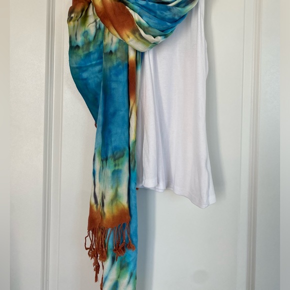 Brightly Twisted, hand-dyed, fringed bottom pashmina scarf/shawl. - Picture 5 of 5